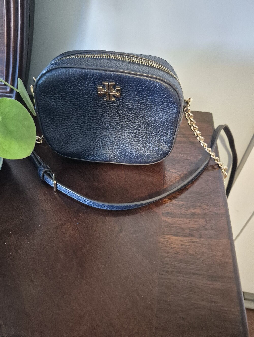 Tory Burch Navy Pebbled Leather Crossbody with Gold Hardware - Picture 2 of 2
